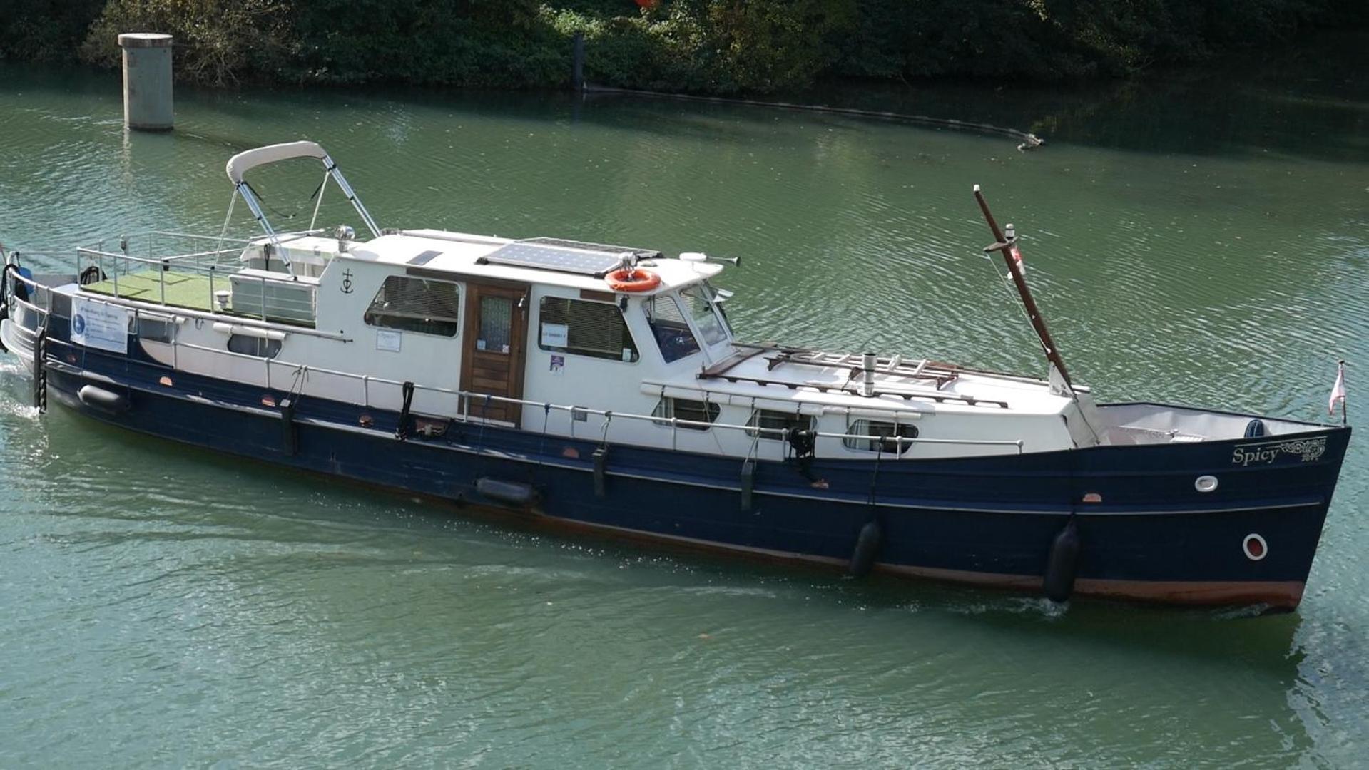 Spicy - Sejour Insolite Sur La Marne 莫城 外观 照片