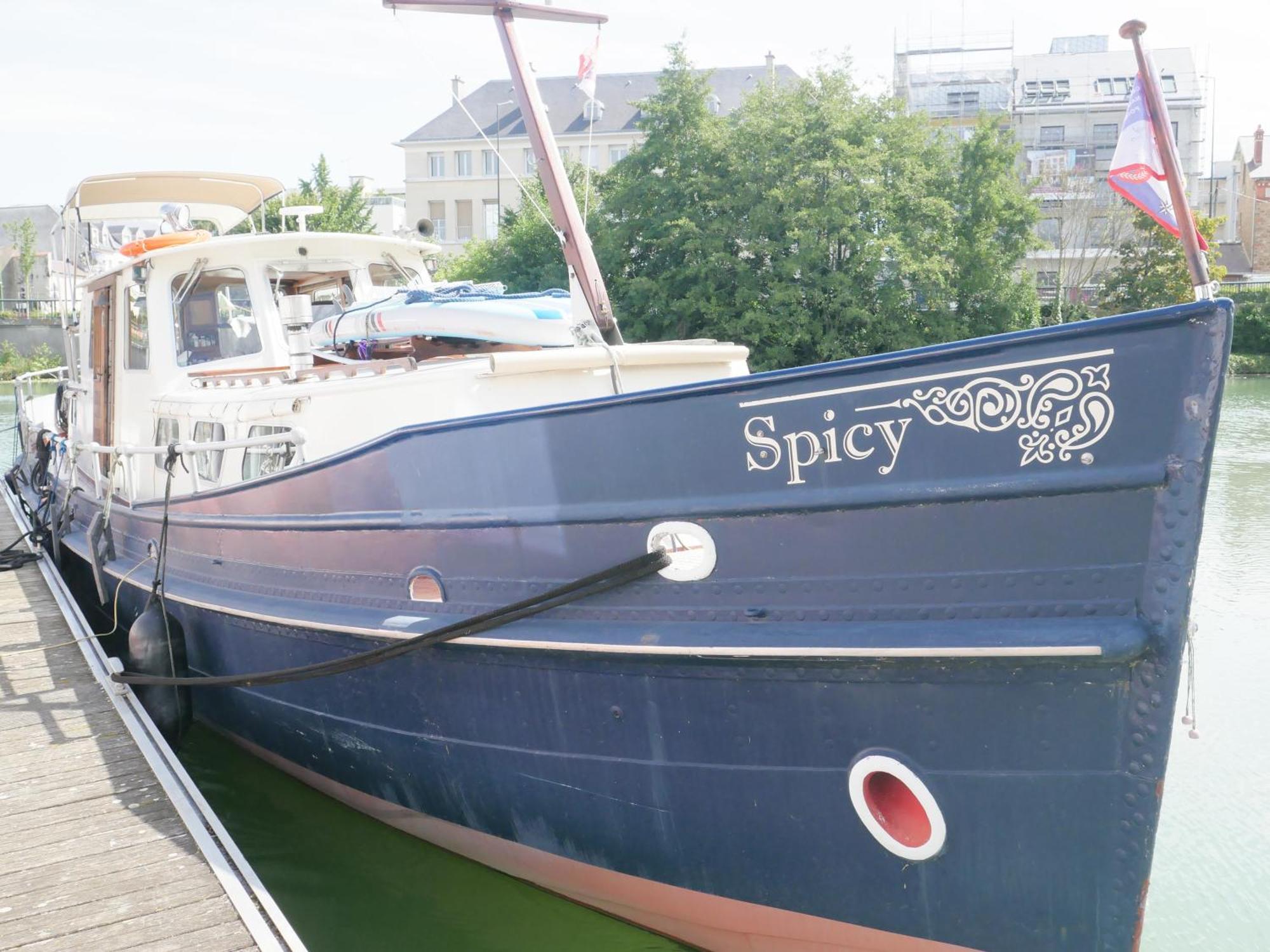 Spicy - Sejour Insolite Sur La Marne 莫城 外观 照片