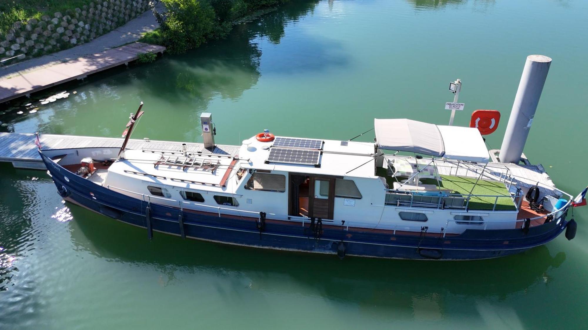 Spicy - Sejour Insolite Sur La Marne 莫城 外观 照片