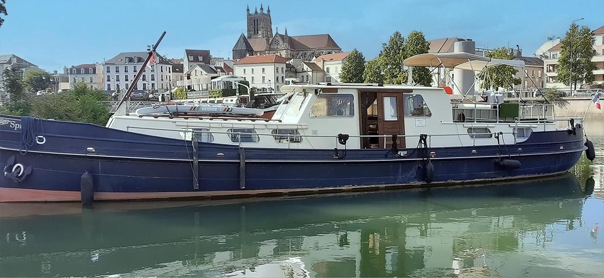 Spicy - Sejour Insolite Sur La Marne 莫城 外观 照片
