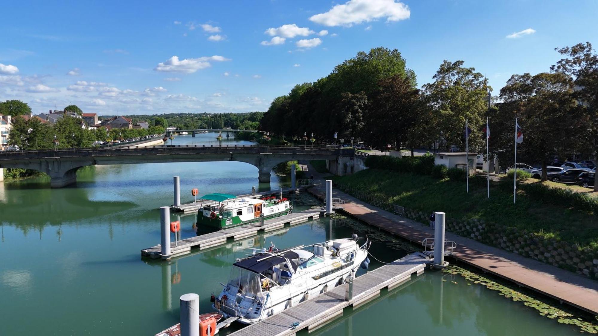 Spicy - Sejour Insolite Sur La Marne 莫城 外观 照片