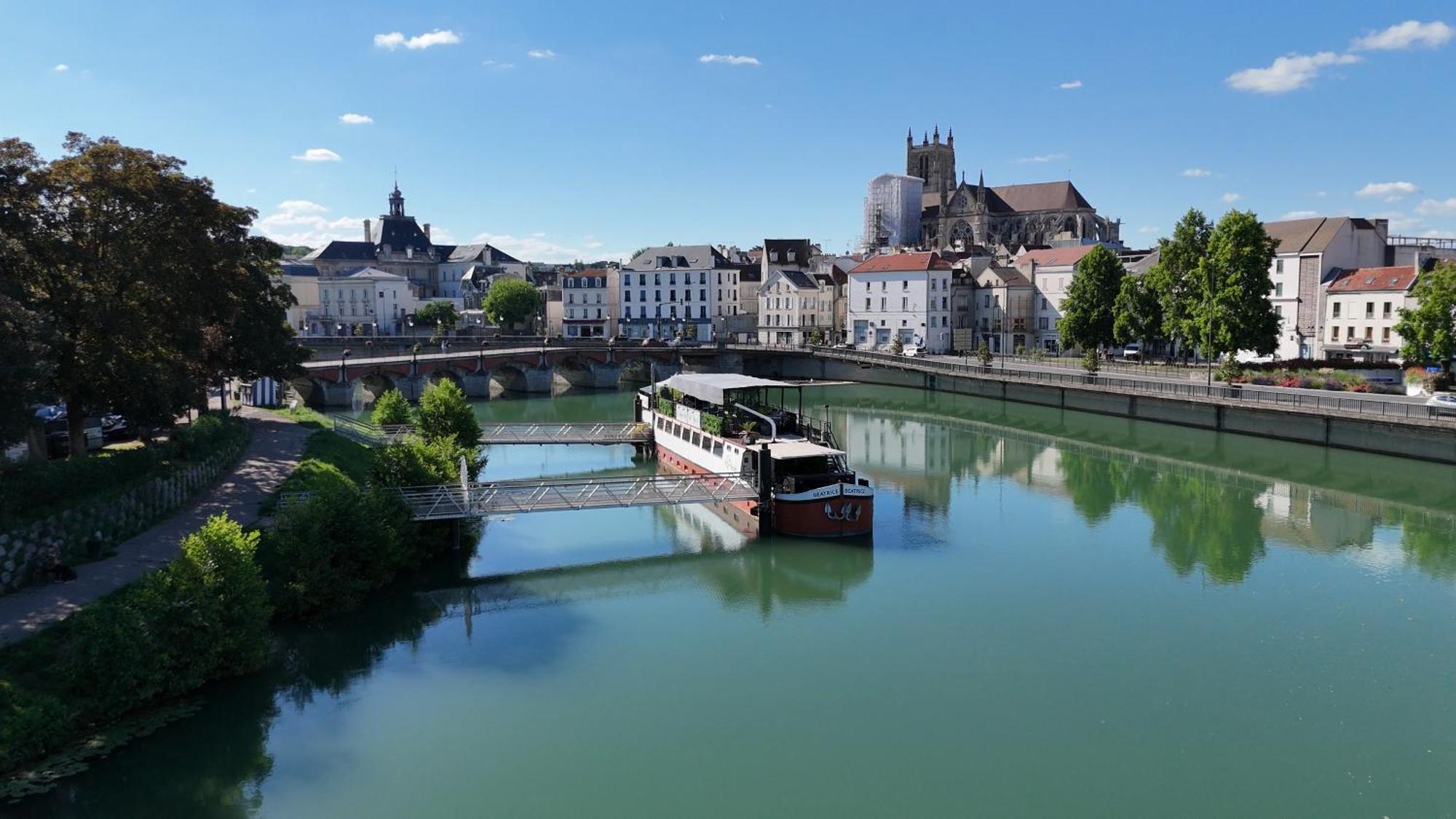 Spicy - Sejour Insolite Sur La Marne 莫城 外观 照片